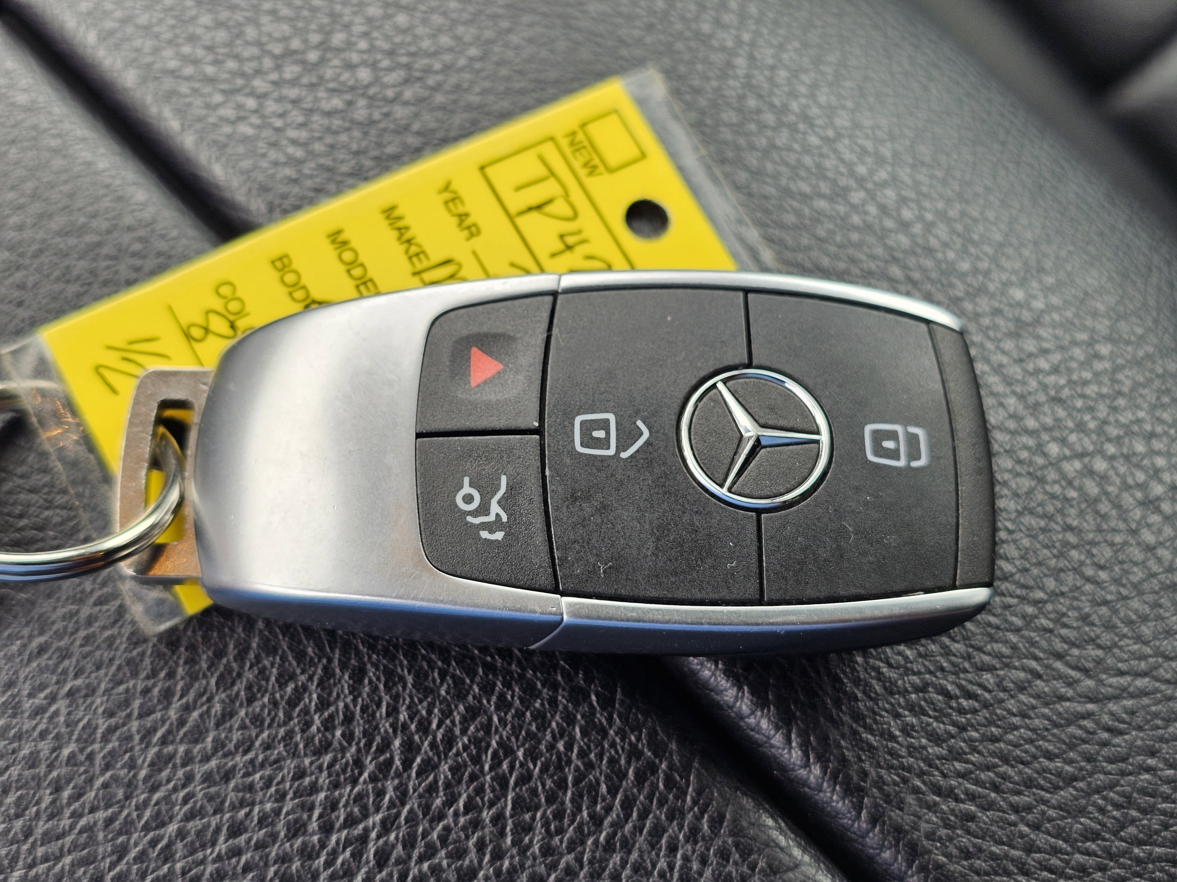 Used 2021 Mercedes-Benz GLC 300 4MATIC image 32