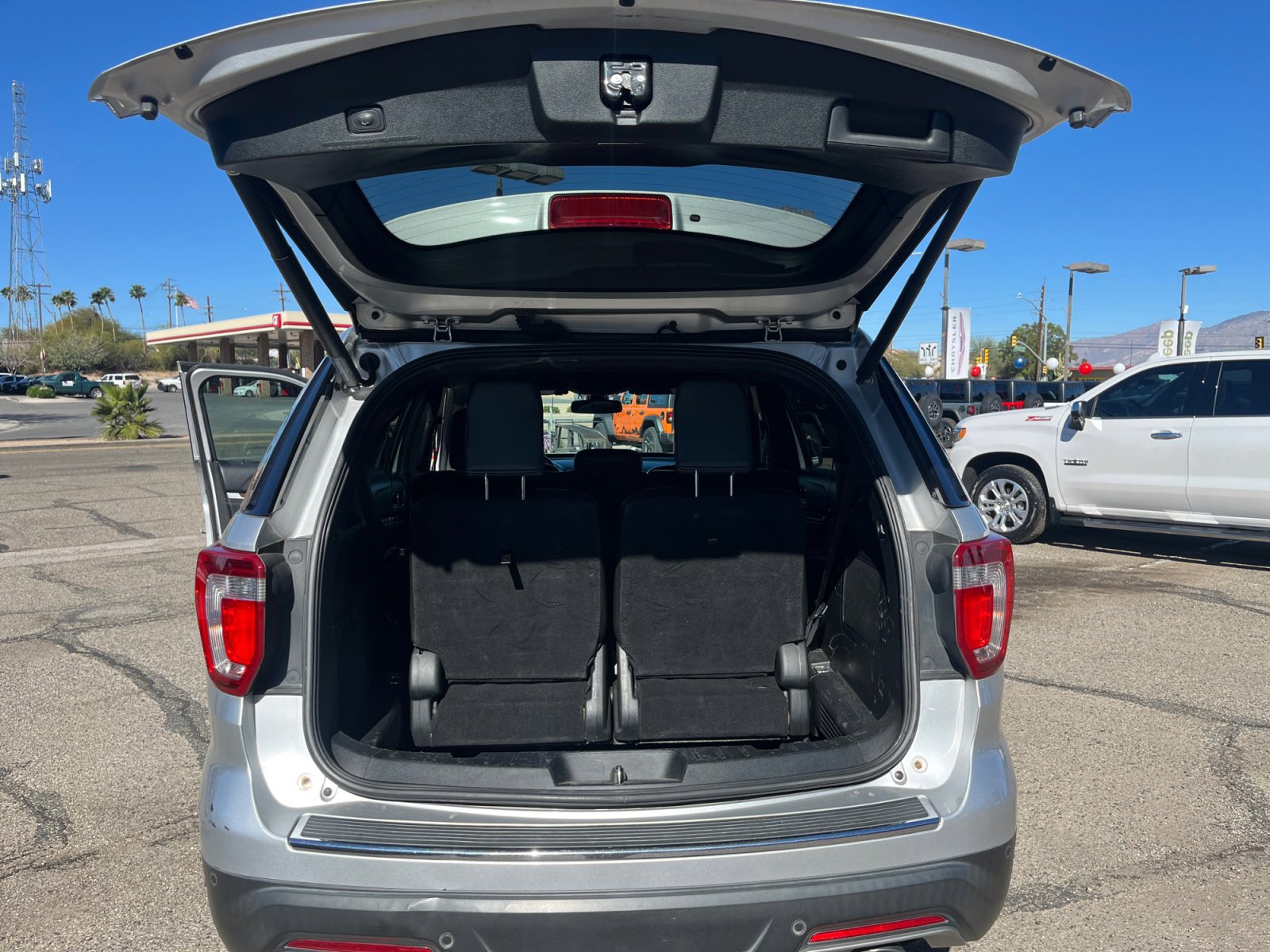 Used 2018 Ford Explorer Limited w/ Ford Safe & Smart Package image 34