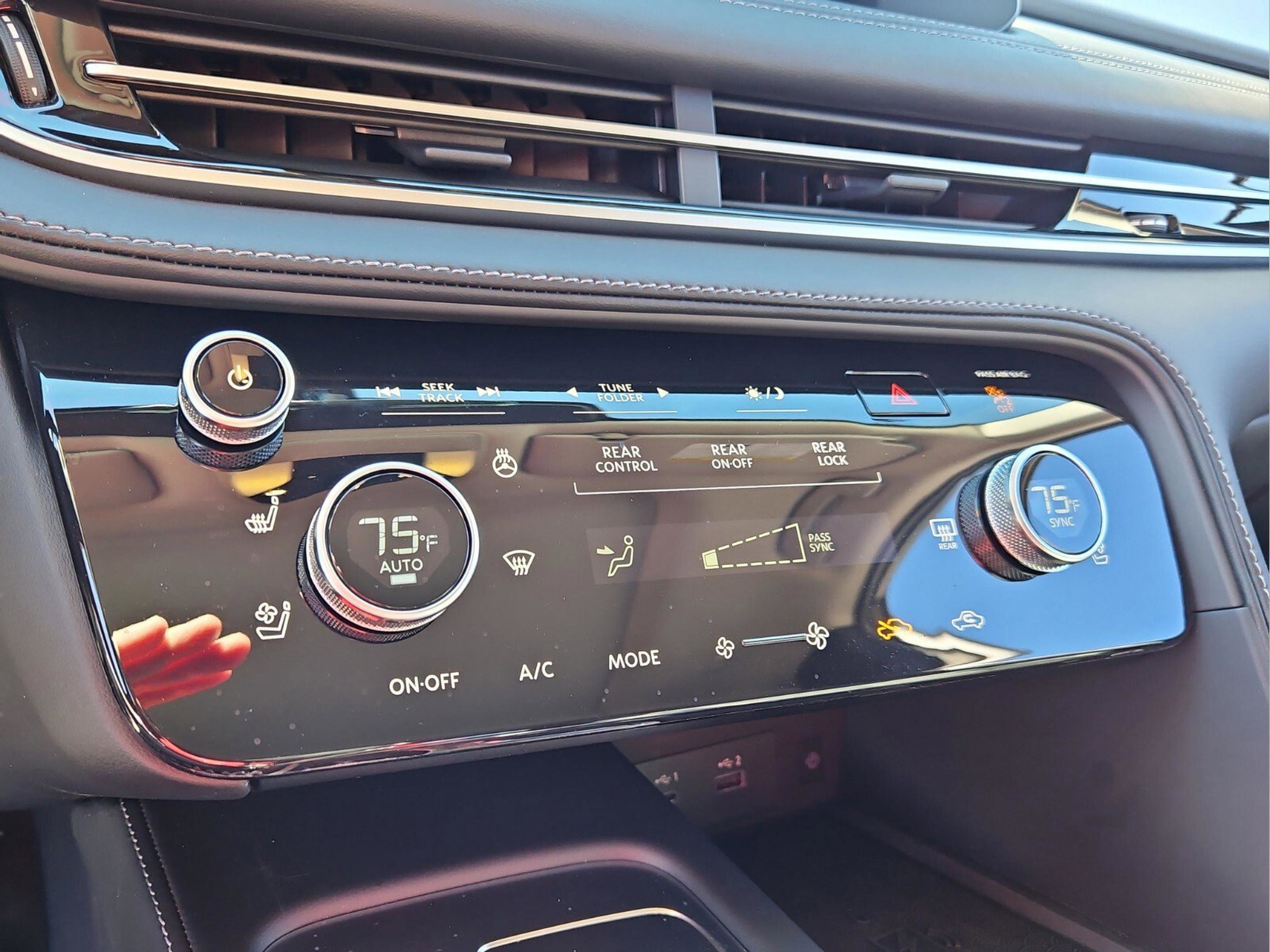 Certified 2025 INFINITI QX60 Luxe w/ Lighting Package (N94) image 19