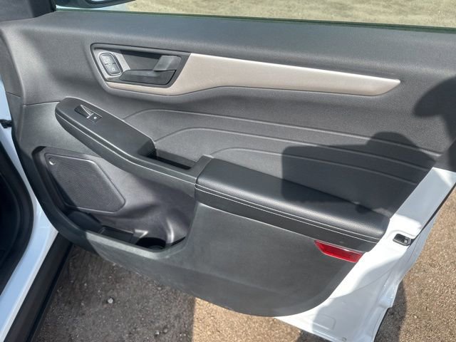 Used 2022 Ford Escape SE image 12