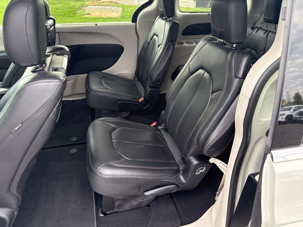 Used 2020 Chrysler Pacifica Touring-L Plus FWD image 17