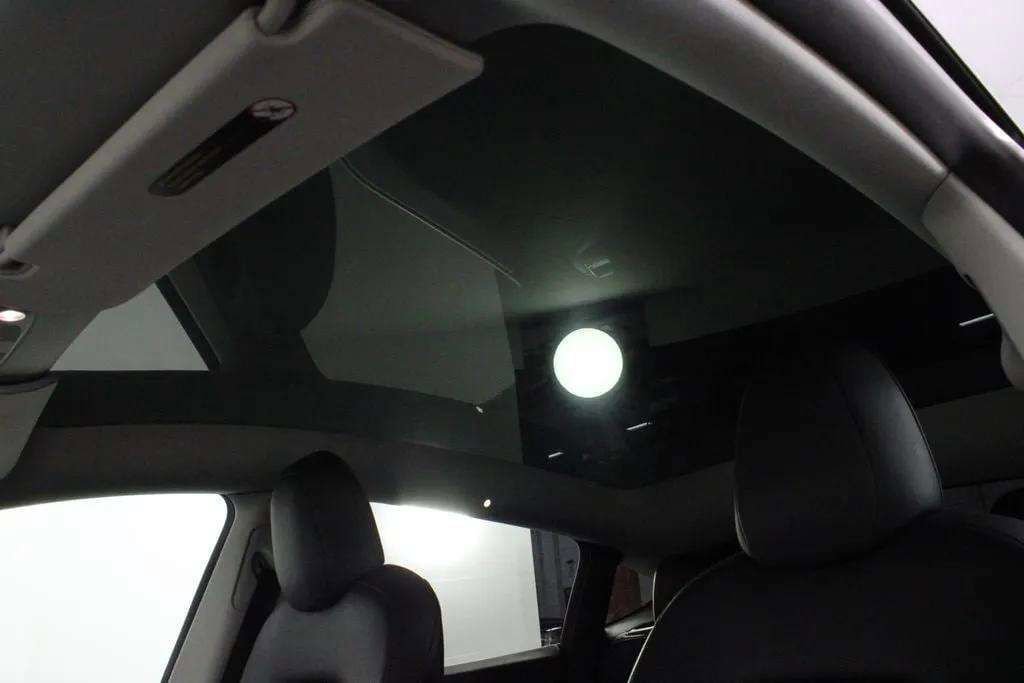 Used 2022 Tesla Model Y Long Range image 9