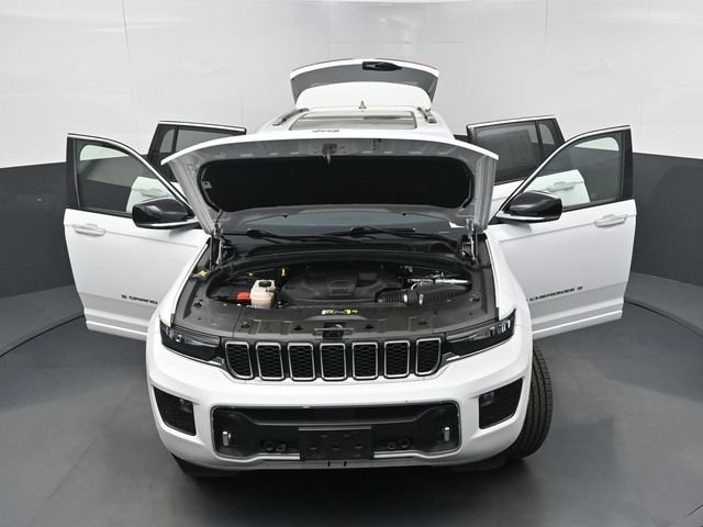 Used 2024 Jeep Grand Cherokee Overland w/ Trailer Tow Package AWD/4WD image 40