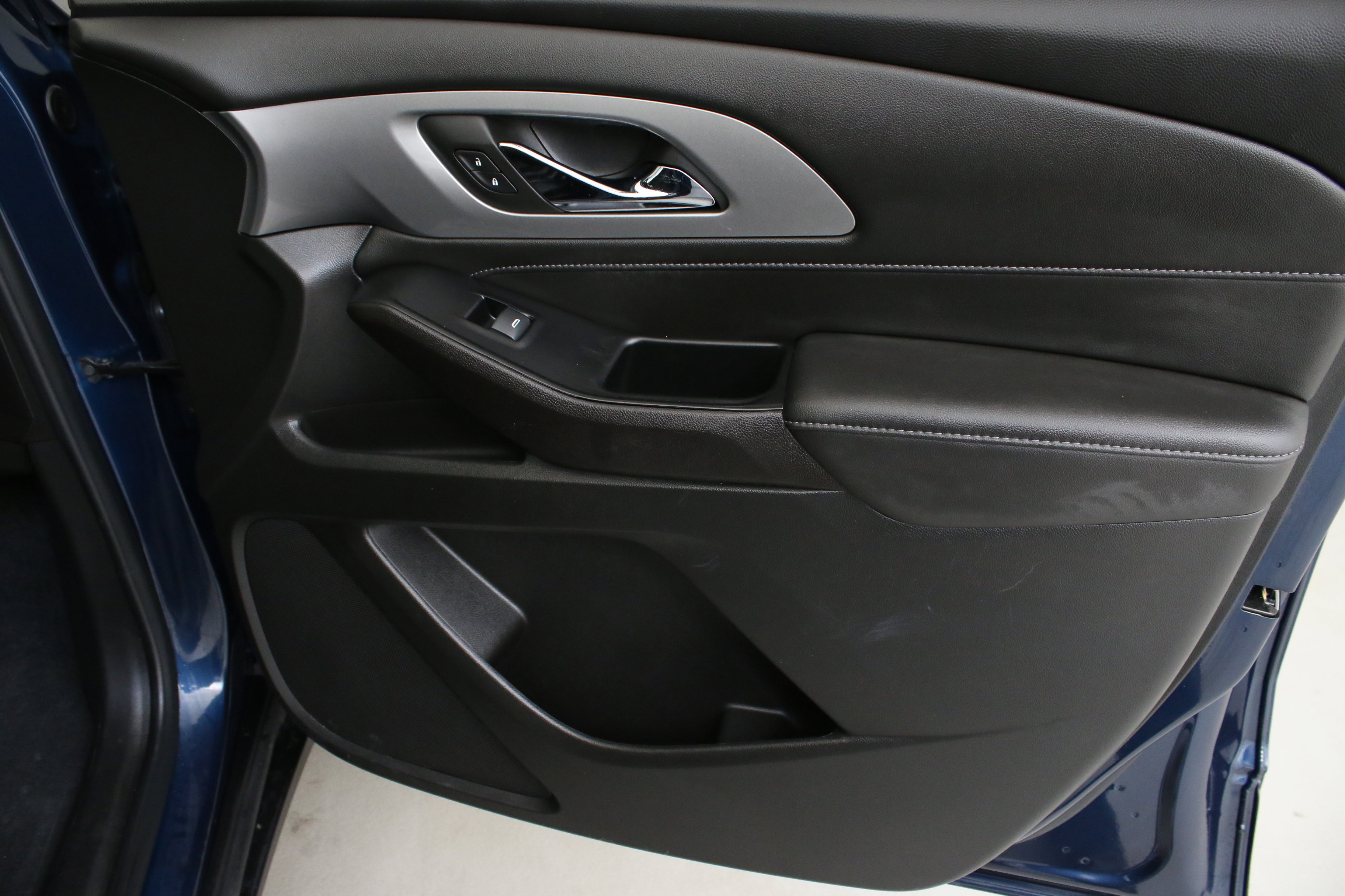 Used 2023 Chevrolet Traverse LT w/ LPO, Floor Liner Package image 33