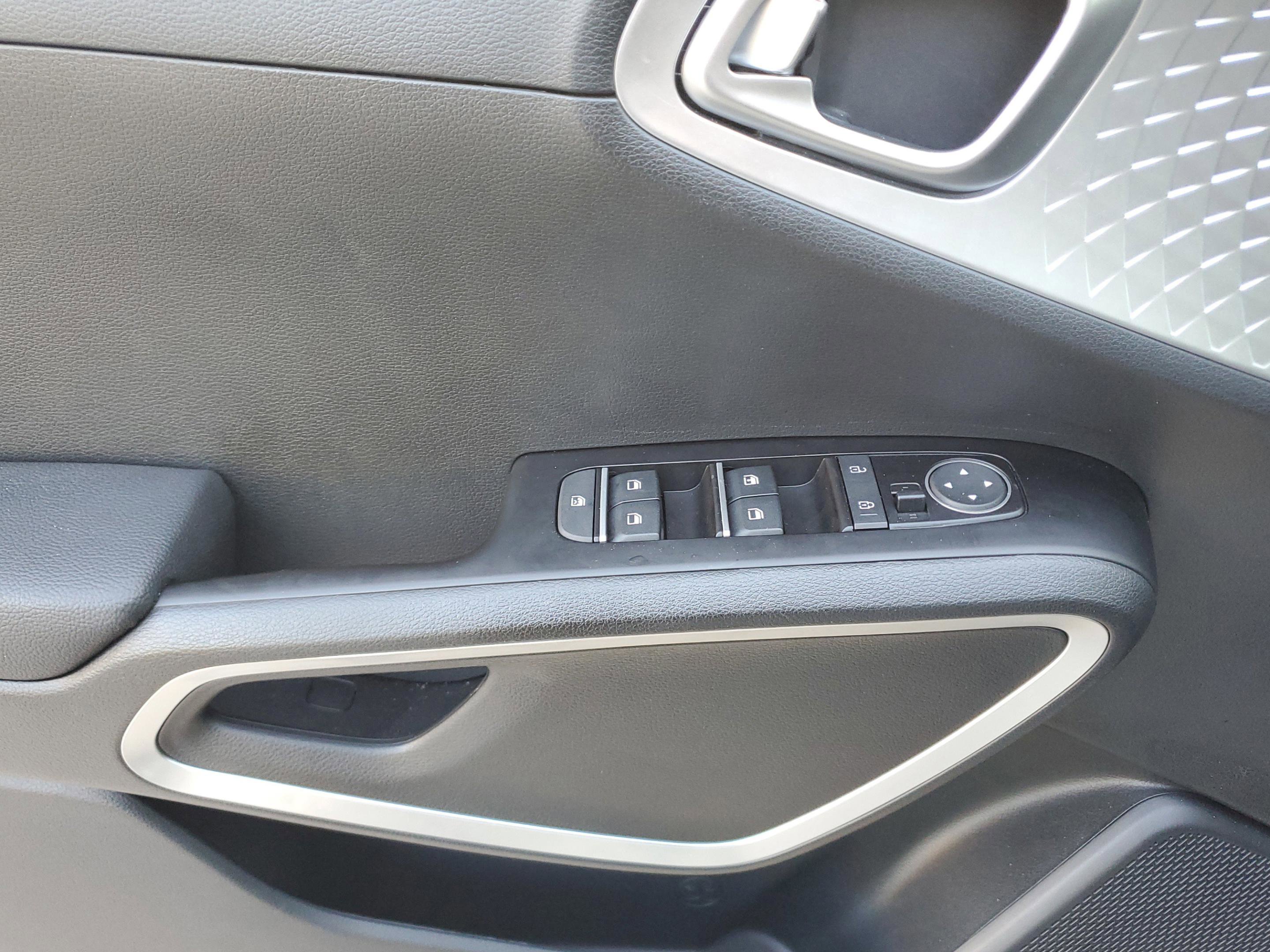 Certified 2025 Kia Soul LX w/ LX Technology Package image 12