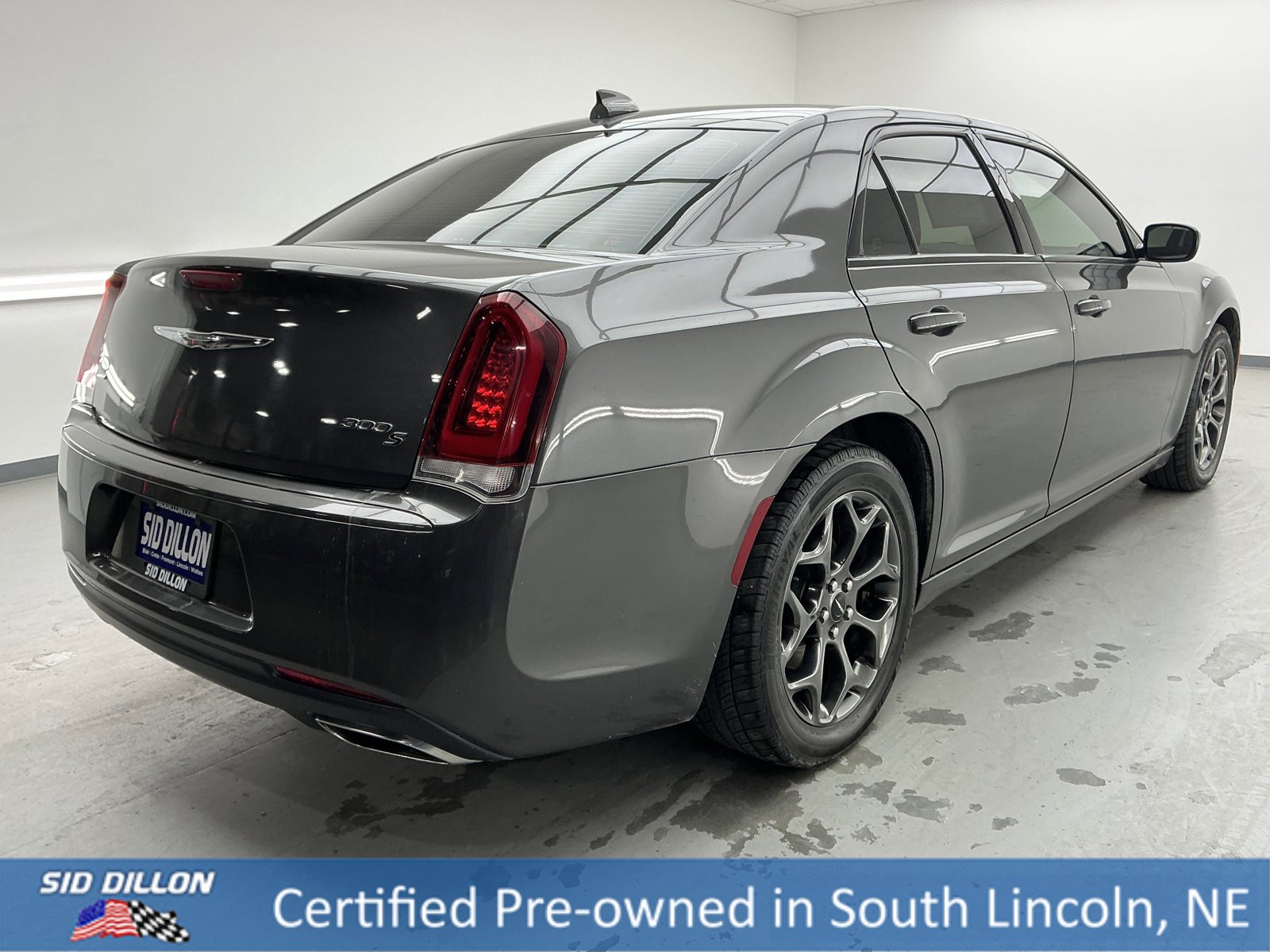 Used 2018 Chrysler 300 S image 4