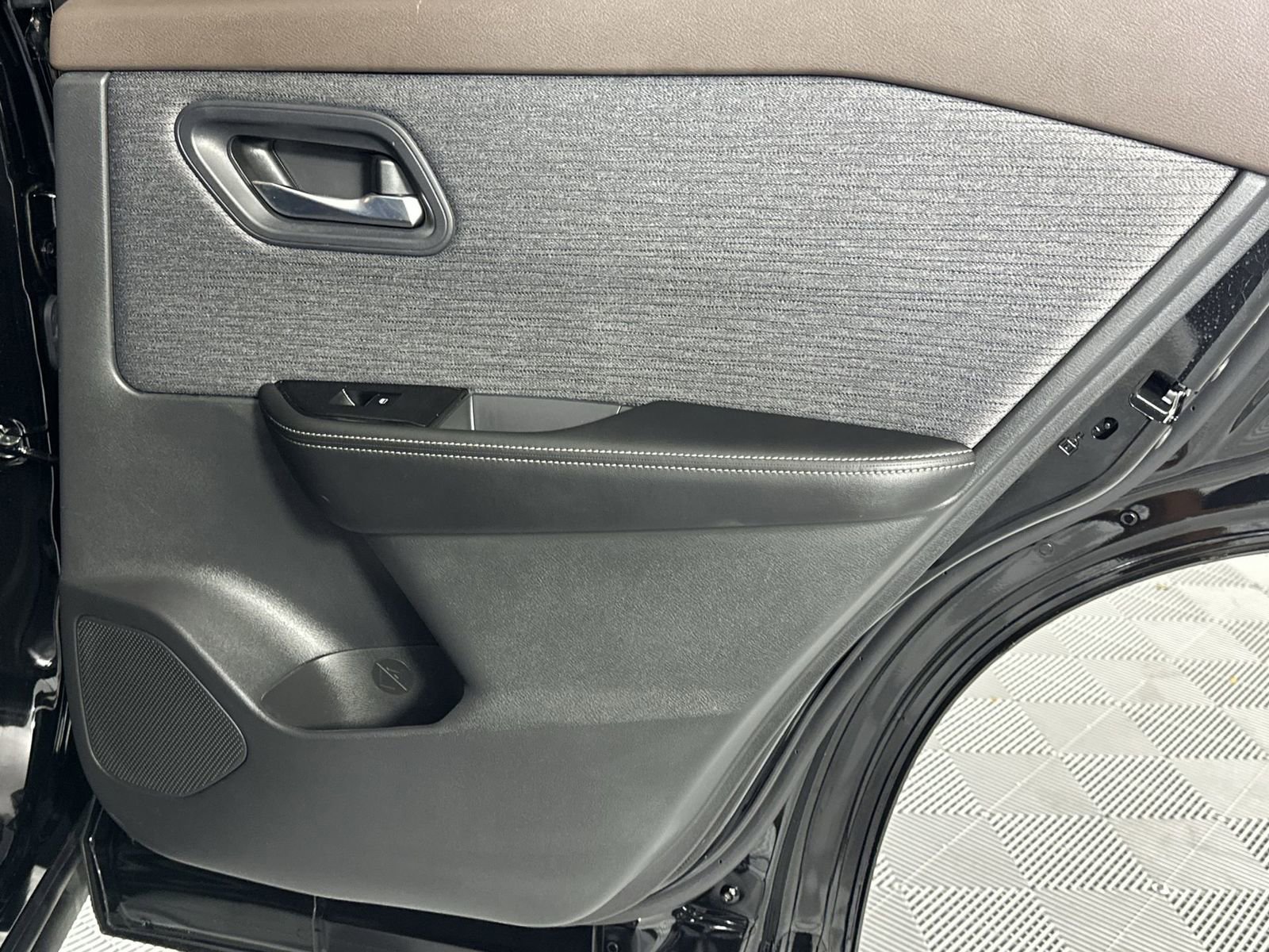 Used 2022 Nissan Rogue SV image 31