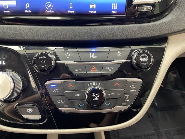 Used 2022 Chrysler Pacifica Touring-L image 6