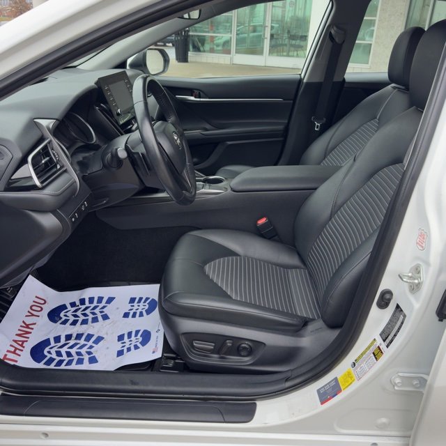 Used 2024 Toyota Camry SE image 10