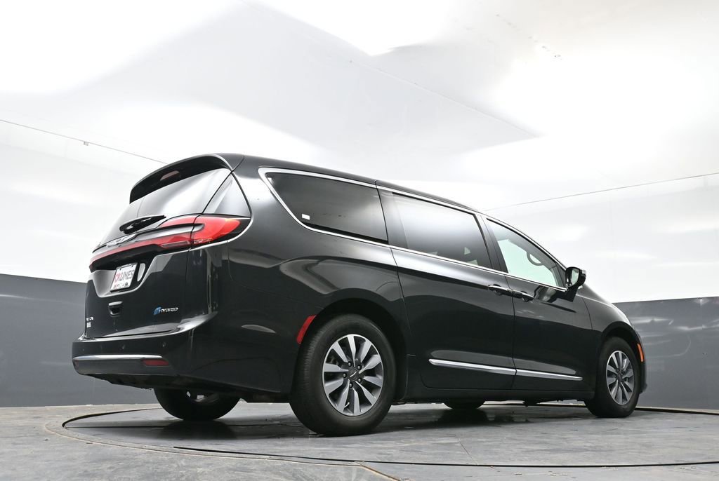Used 2023 Chrysler Pacifica Limited FWD image 50