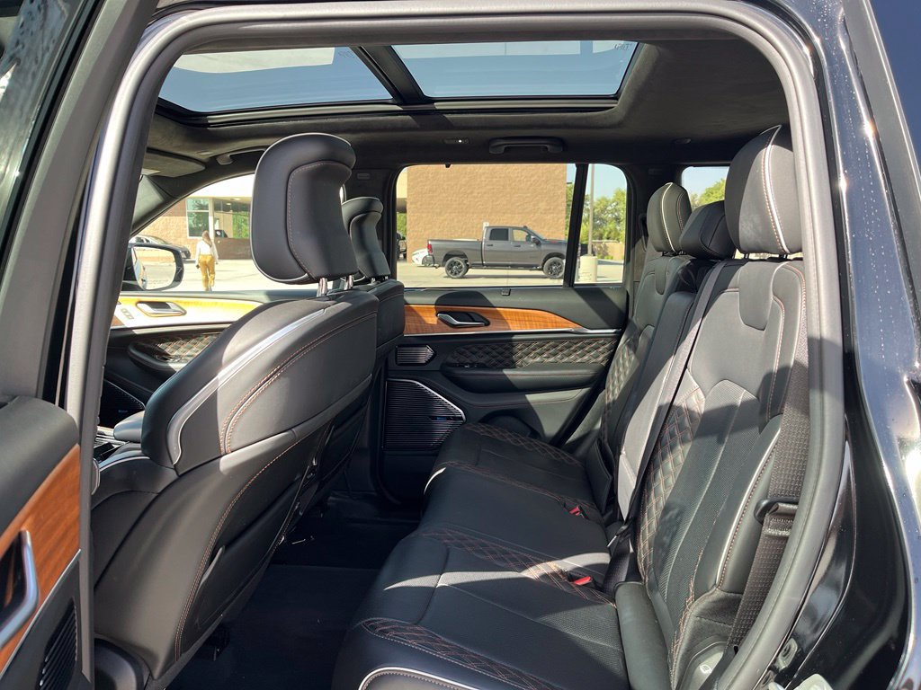 Used 2023 Jeep Grand Cherokee Summit AWD/4WD image 20