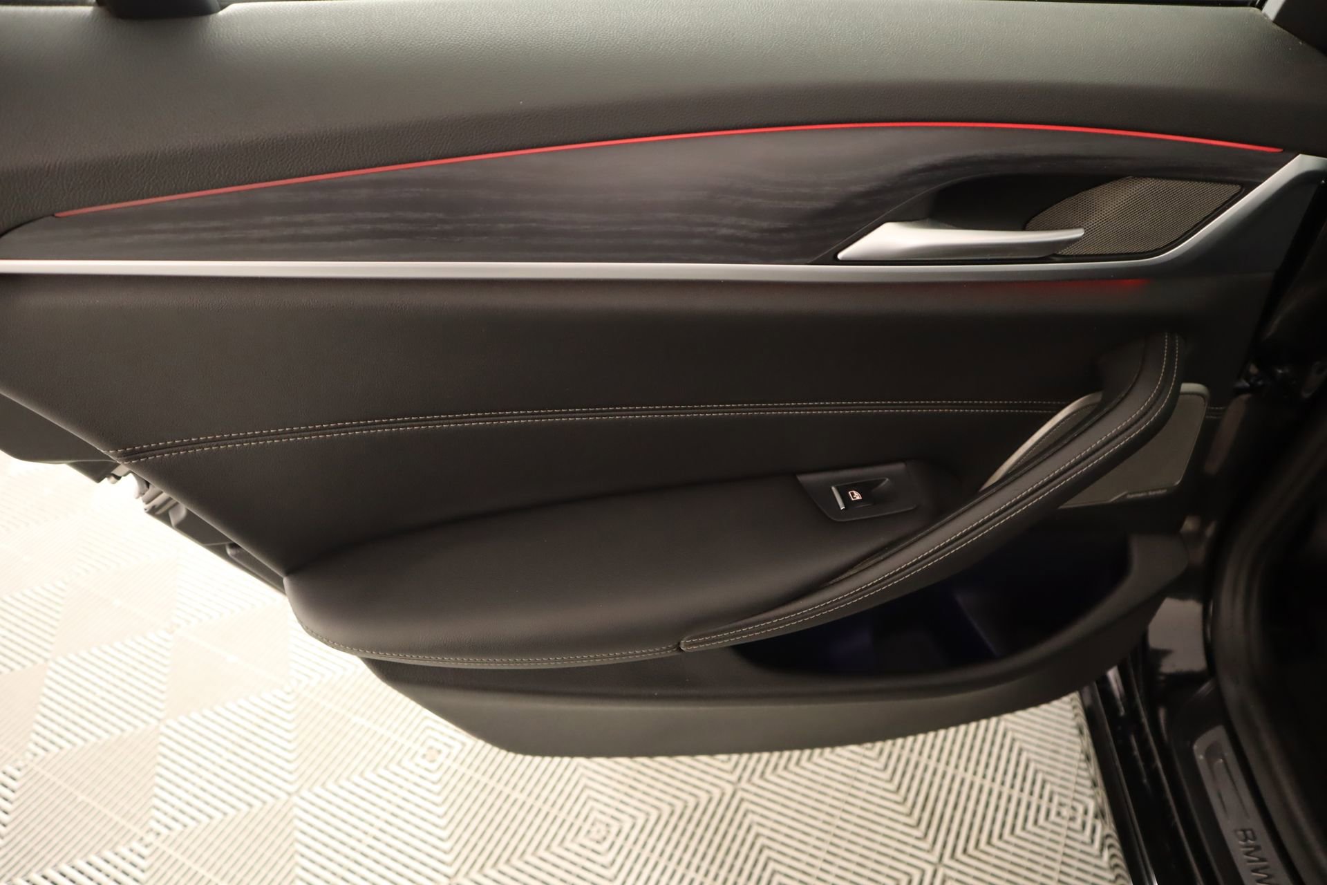 Used 2022 BMW 530i xDrive w/ Premium Package image 18