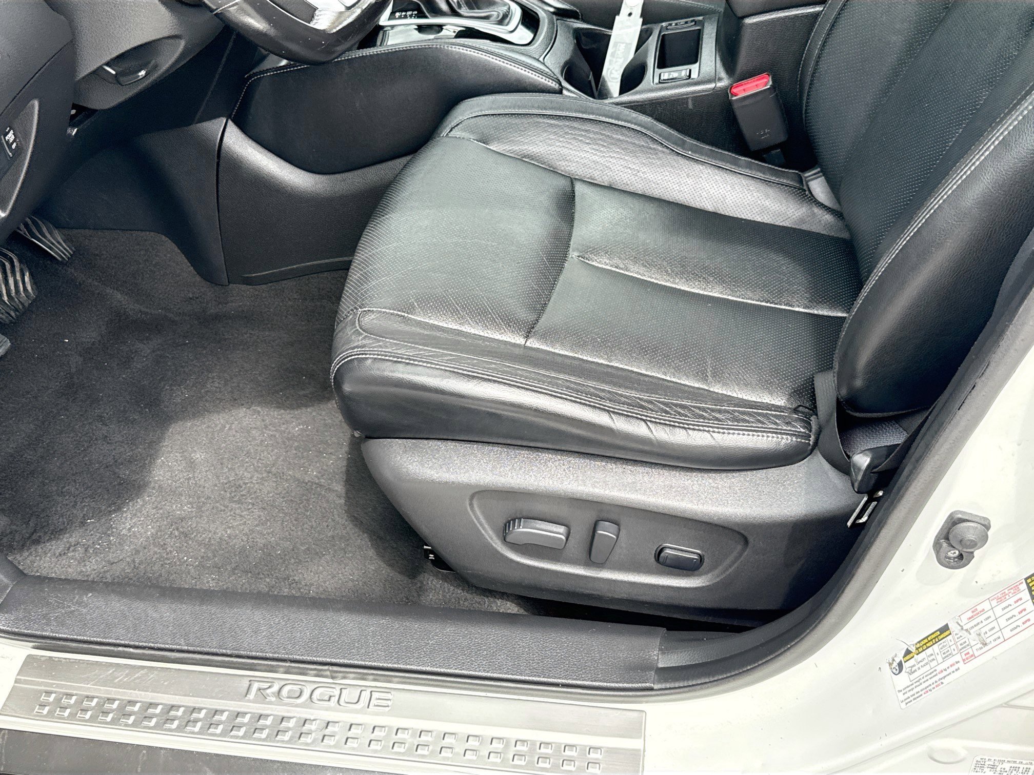 Used 2017 Nissan Rogue SL image 16