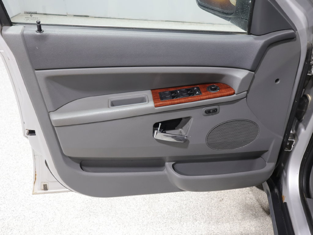 Used 2005 Jeep Grand Cherokee Limited RWD image 23