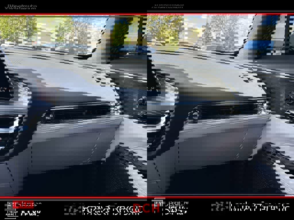 Used 2025 Cadillac Lyriq Luxury AWD/4WD image 15