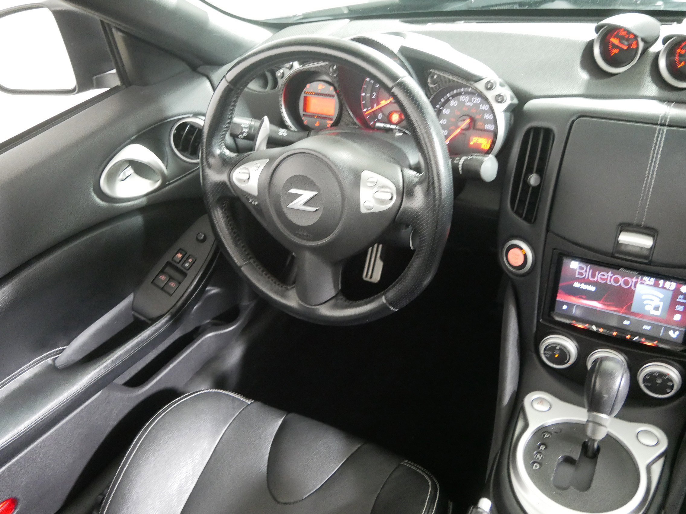 Used 2014 Nissan 370Z Roadster image 9