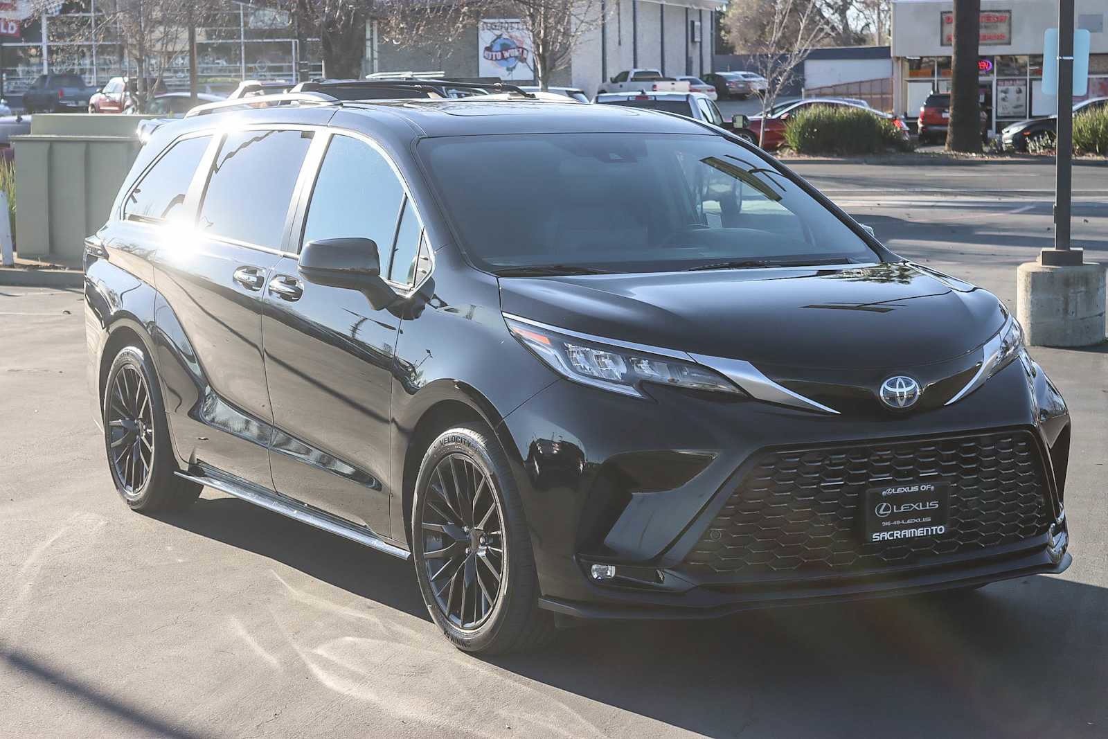 Used 2023 Toyota Sienna XSE image 5