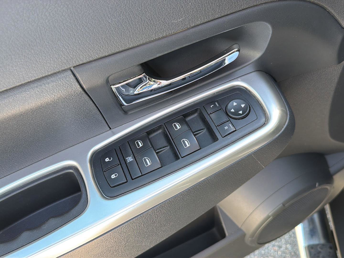 Used 2009 Jeep Liberty Limited w/ Premium Group II AWD/4WD image 29