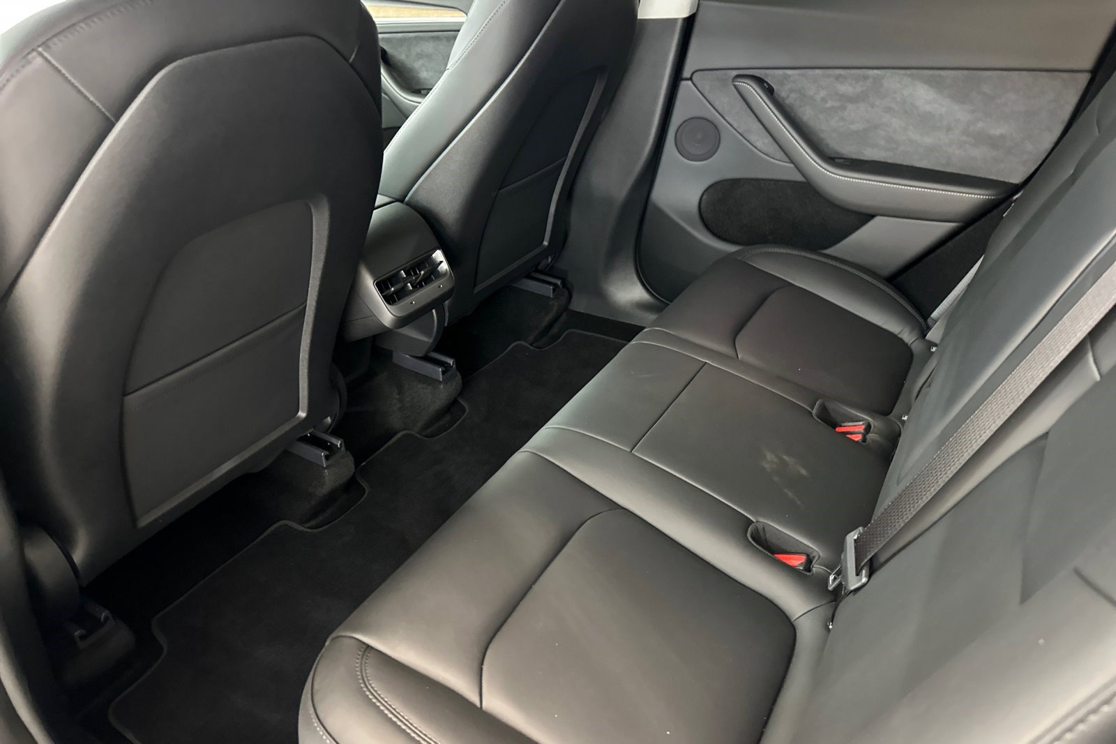 Used 2024 Tesla Model Y Long Range AWD/4WD image 26