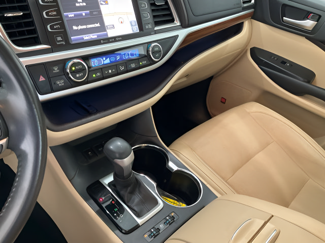 Used 2019 Toyota Highlander Limited FWD image 17