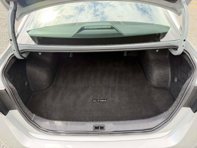 Used 2024 Nissan Altima 2.5 SV FWD image 12