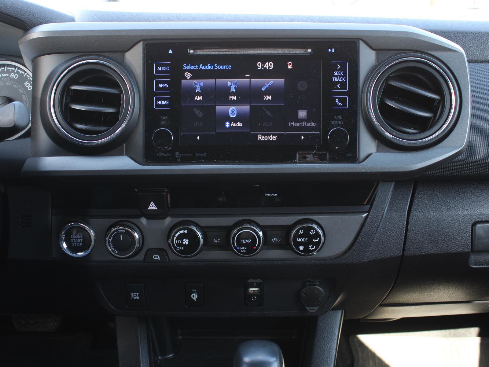 Used 2017 Toyota Tacoma TRD Off-Road w/ Tow Package (A/T) image 11
