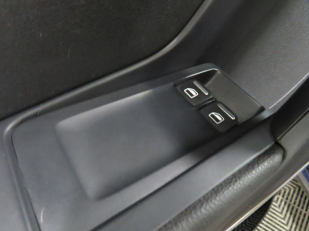 Used 2013 Volkswagen Beetle 2.5 Fender FWD image 48