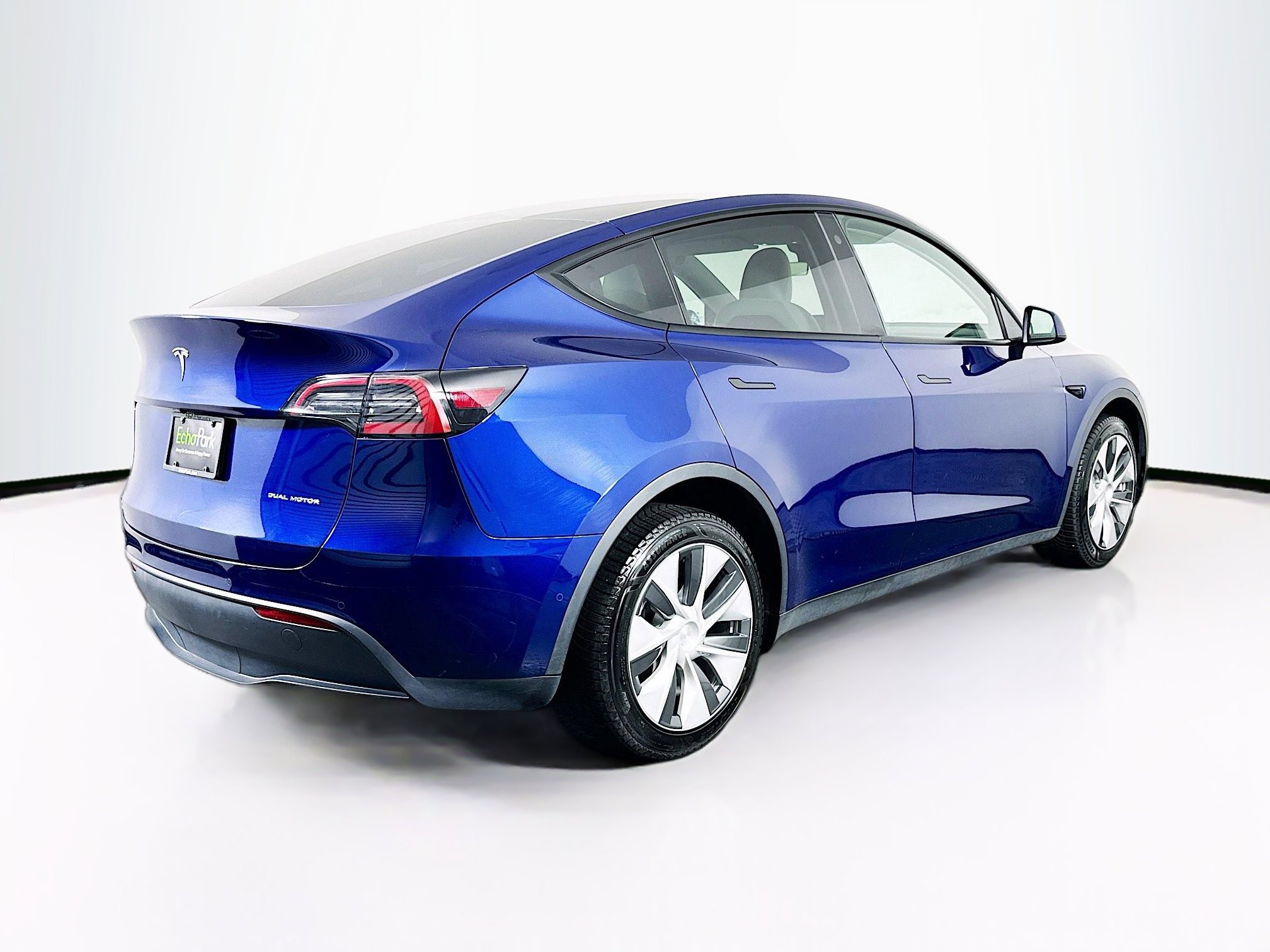Used 2022 Tesla Model Y Long Range image 9