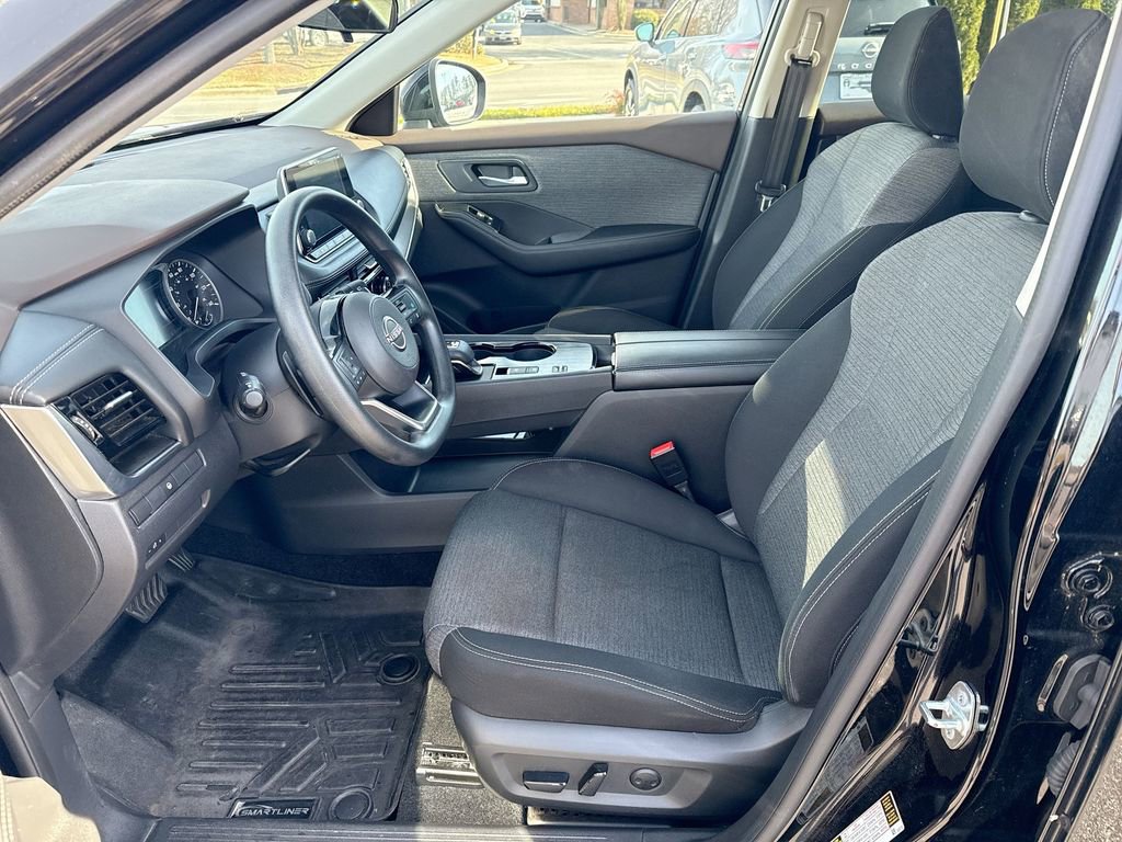 Used 2023 Nissan Rogue SV image 22