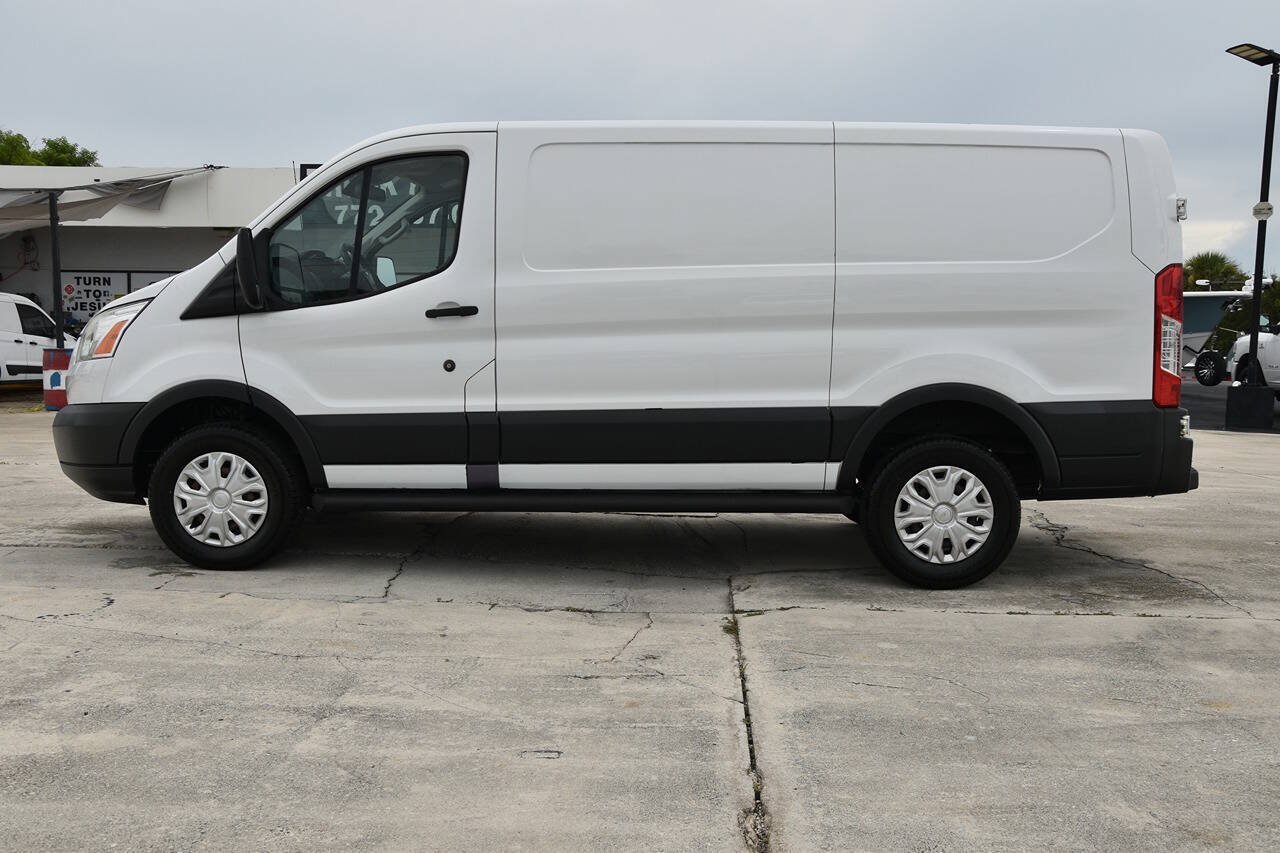 Used 2016 Ford Transit 250 130 Low Roof w/ Exterior Upgrade Package RWD image 4