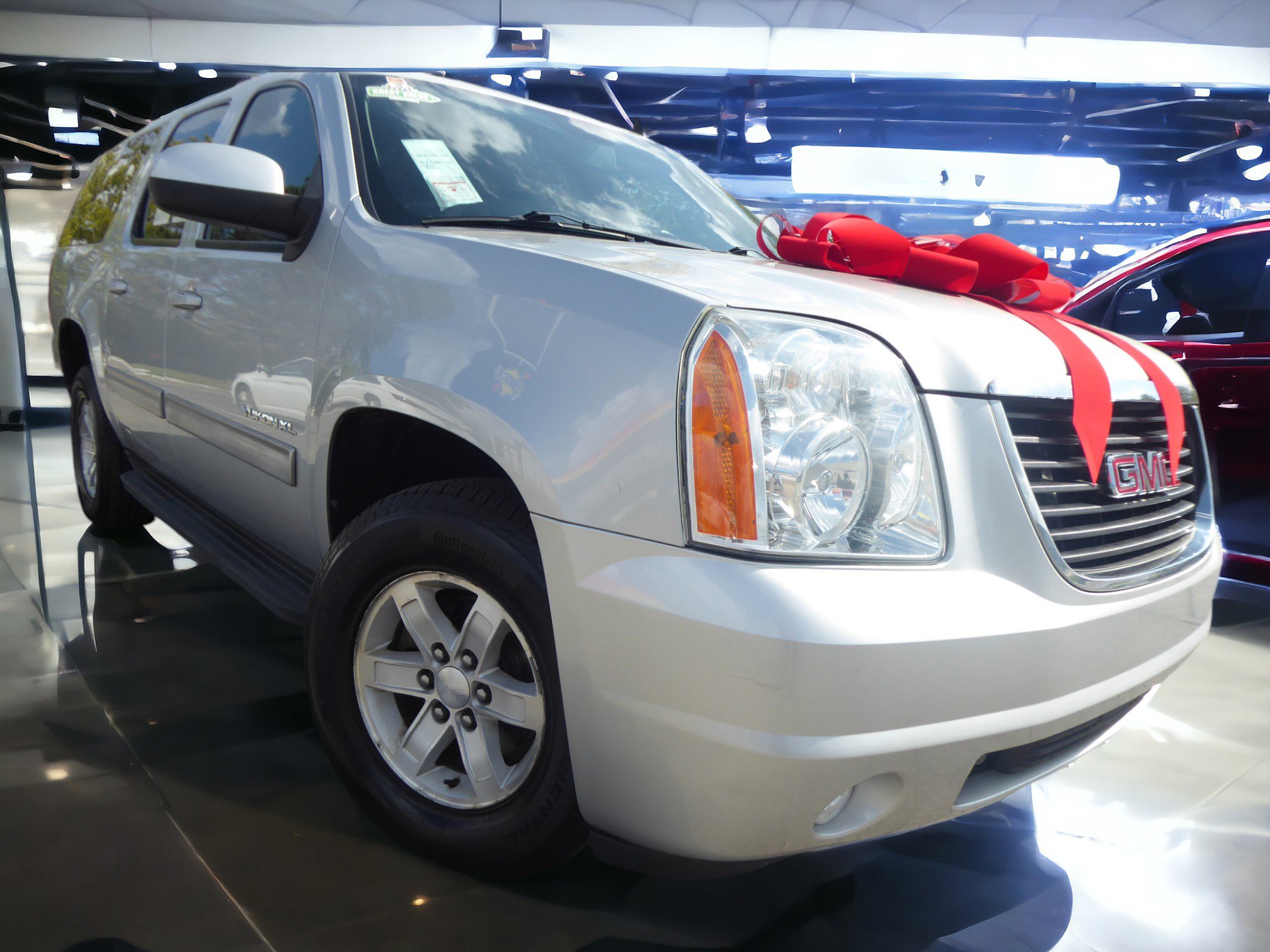 Used 2013 GMC Yukon XL SLT image 1