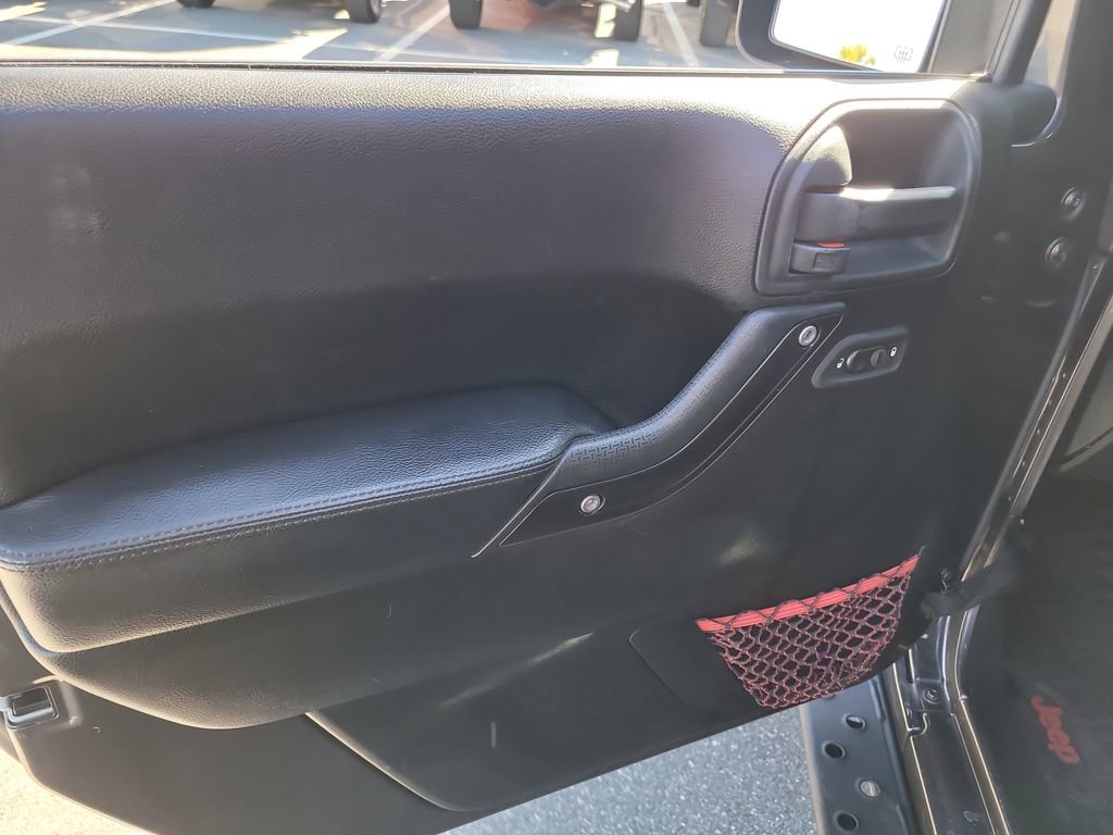 Used 2017 Jeep Wrangler Unlimited Rubicon image 13