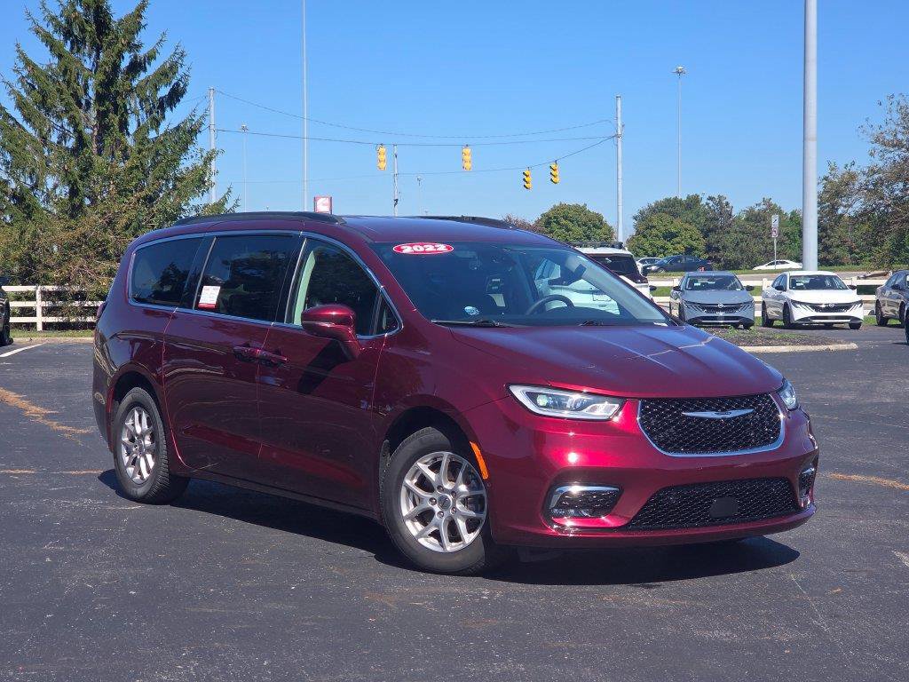 Used 2022 Chrysler Pacifica Touring-L w/ Uconnect Theater Family Group
