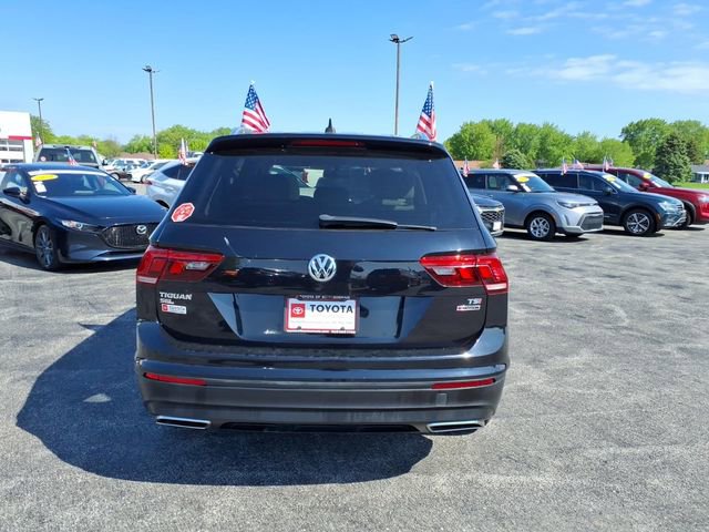 Used 2018 Volkswagen Tiguan SEL w/ 3rd Row Seat Package AWD/4WD image 4