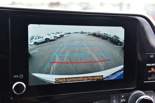 Used 2023 Toyota Highlander XLE image 14