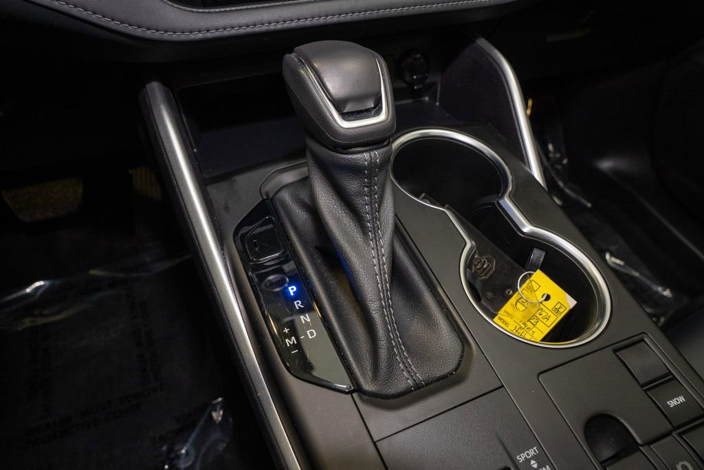 Used 2023 Toyota Highlander XLE image 18