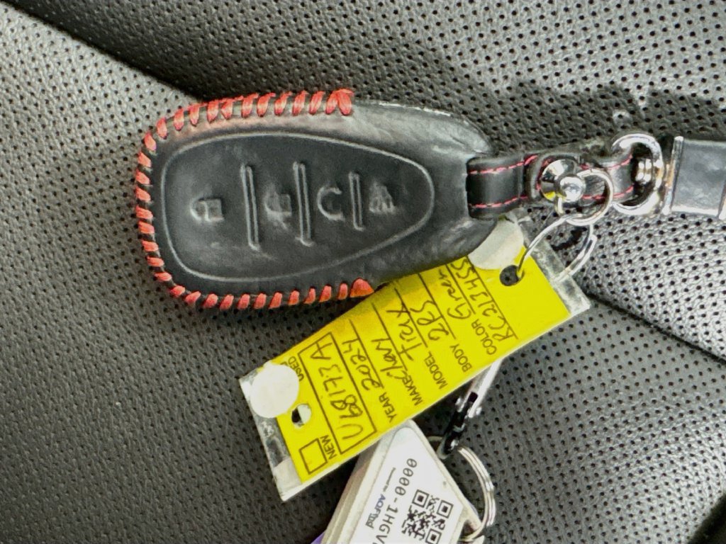 Used 2024 Chevrolet Trax RS w/ Sunroof Package FWD image 36