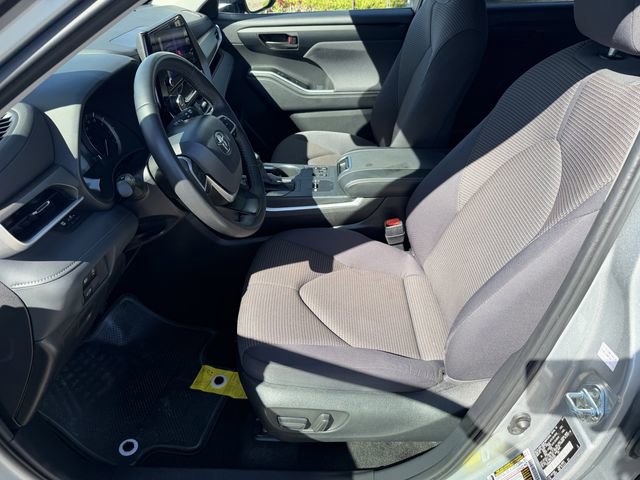 Used 2025 Toyota Highlander LE image 19