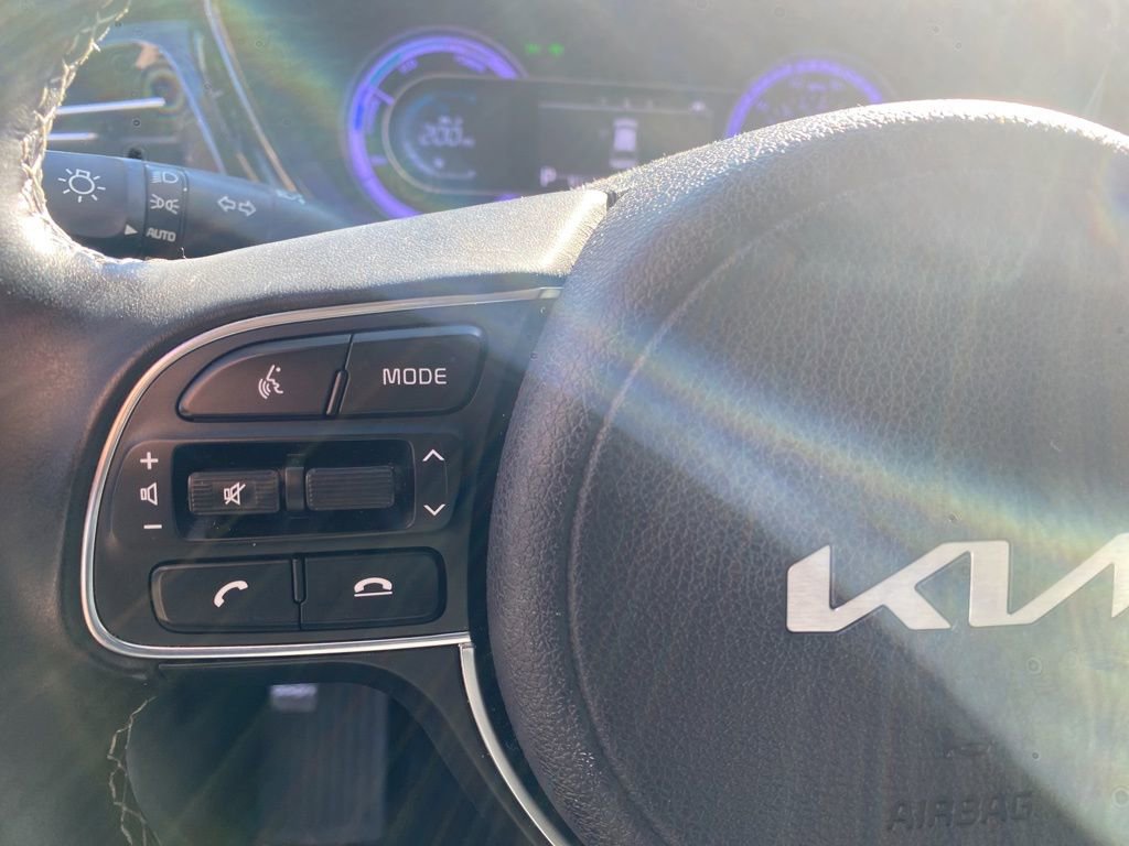 Used 2022 Kia Niro LXS image 5