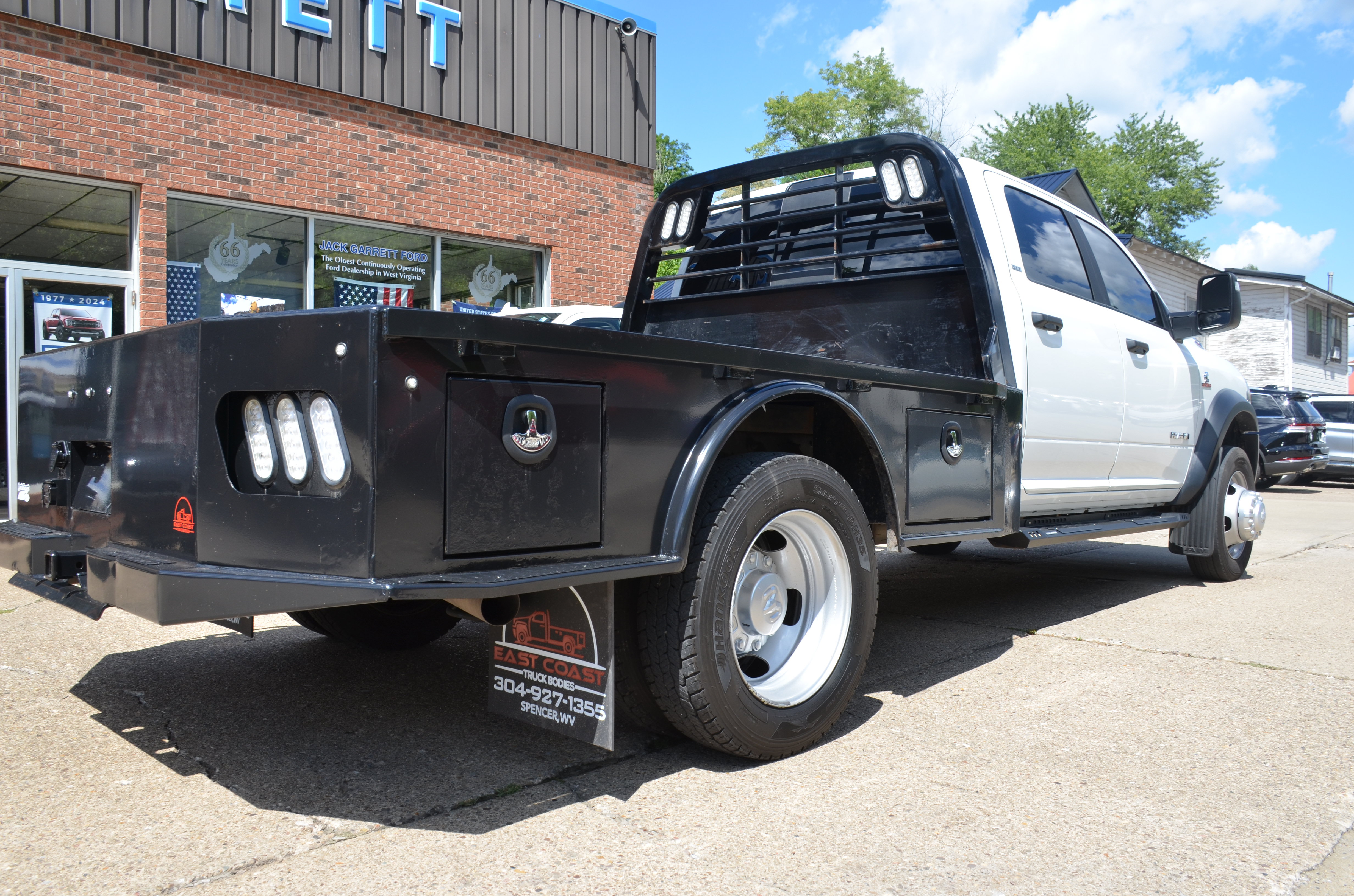 Used 2024 RAM 4500 SLT w/ Quick Order Package 2YG SLT AWD/4WD image 4