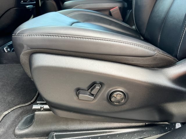 Used 2025 Chrysler Pacifica Select w/ Uconnect Theater Family Group AWD/4WD image 12