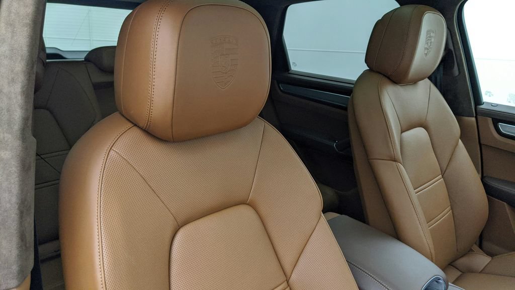 Certified 2023 Porsche Cayenne Turbo AWD/4WD image 44
