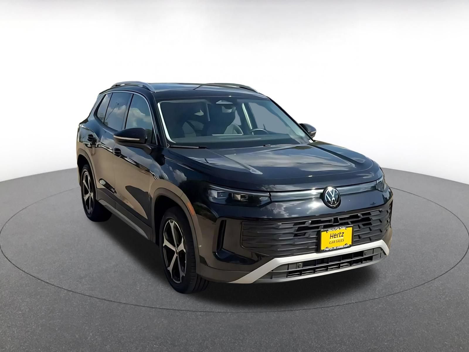 Used 2026 Volkswagen Tiguan SE AWD/4WD image 3