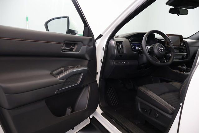 New 2025 Nissan Pathfinder Rock Creek image 8