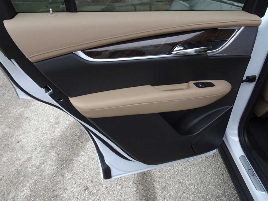 Certified 2025 Cadillac XT6 Premium Luxury w/ Platinum Package image 17