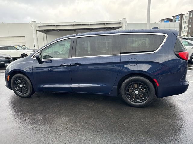 Used 2018 Chrysler Pacifica LX image 9