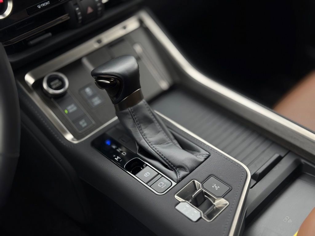 Used 2024 Lexus GX 550 w/ Accessory Package (Z1) image 18