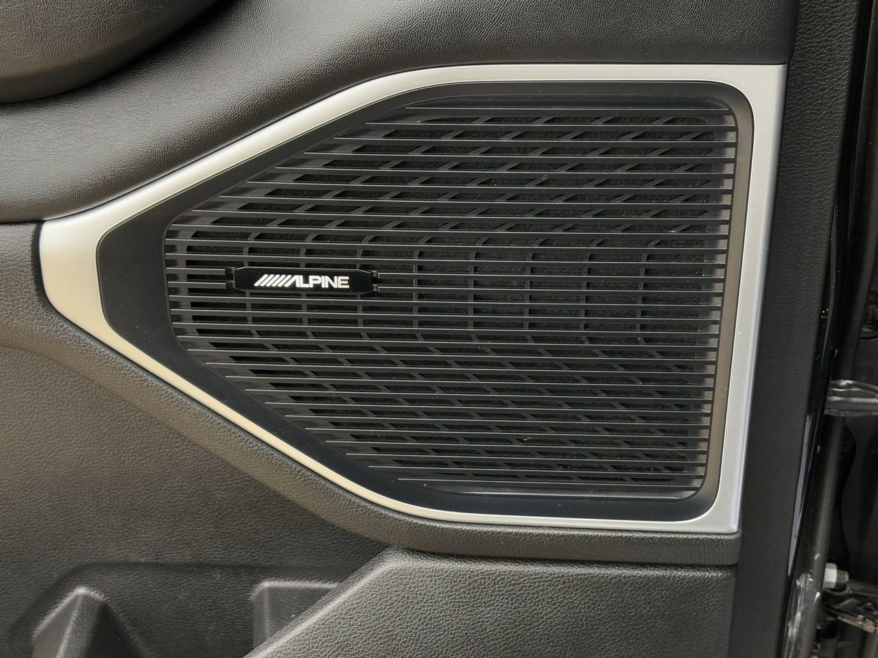 Used 2024 Jeep Wagoneer L Series II image 25