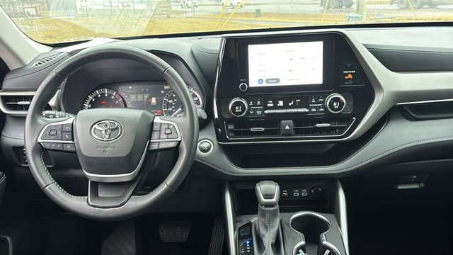 Used 2025 Toyota Highlander LE image 8