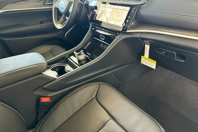 New 2026 Jeep Grand Cherokee Limited AWD/4WD image 13